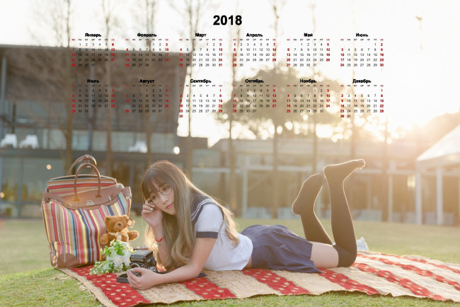 Обои картинки фото календари, девушки, фотоаппарат, мишка, очки, плед, игрушка, сумка