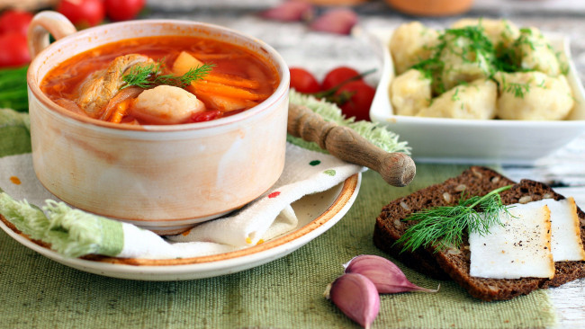Обои картинки фото еда, первые блюда, суп, щи, чеснок, сало