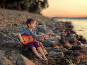 Картинка музыка -другое мальчик гитара камни берег