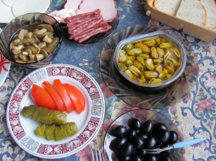 Картинка еда разное мидии маслины помидоры огурцы маринованные грибы