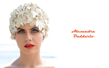 Картинка девушки alexandra+daddario цветы чепчик взгляд лицо александра дадарио
