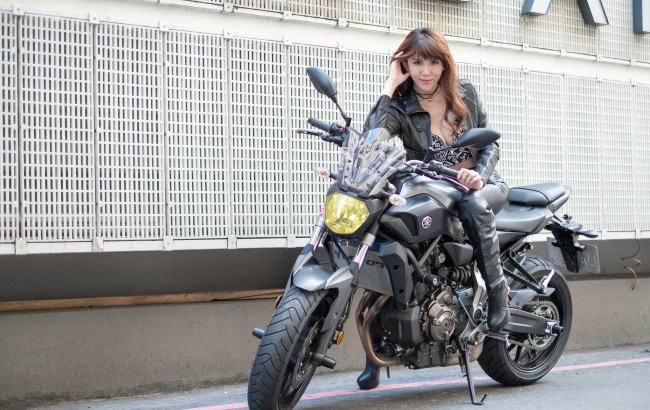 Обои картинки фото мотоциклы, мото с девушкой, азиатка, девушка, мотоцикл