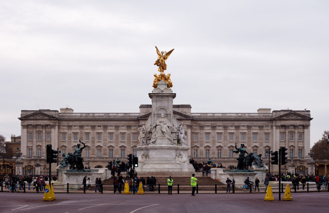 Обои картинки фото города, лондон, великобритания, памятник, королеве, виктории