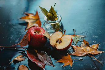 обоя еда, Яблоки, осень, капли, листья, яблоки