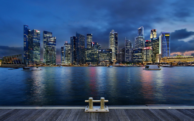 Обои картинки фото города, сингапур , сингапур, город, дома, здания, огни, набережная, причал