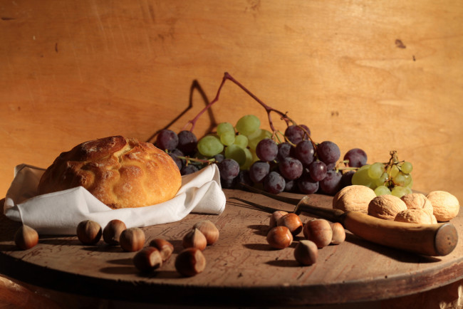 Обои картинки фото еда, разное, оехи, виноград, хлеб