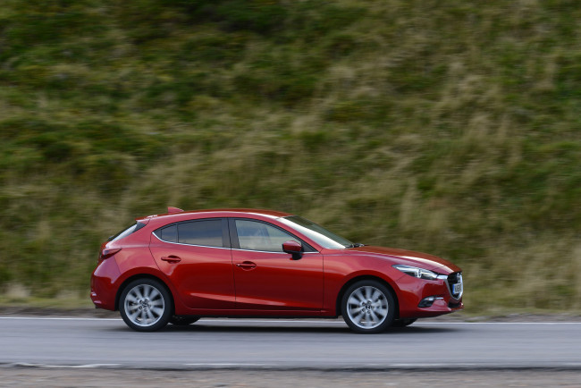 Обои картинки фото автомобили, mazda, uk-spec, hatchback, mazda3