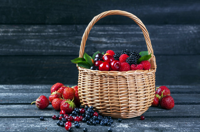 Обои картинки фото еда, фрукты,  ягоды, малина, черника, ежевика, клубника