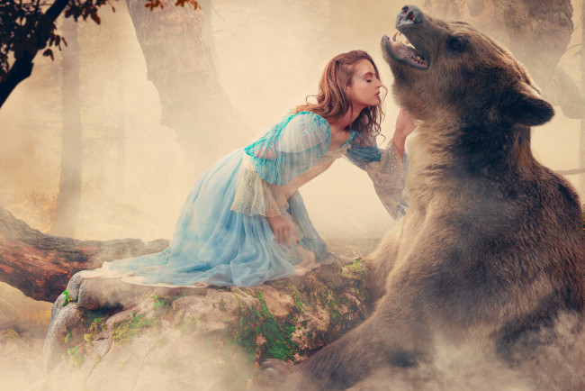 Обои картинки фото фэнтези, фотоарт, девушка, медведь, животное, лес, дремучий, деревья, сказка, платье