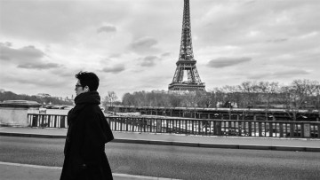 Картинка мужчины xiao+zhan актер очки шарф пальто мост башня