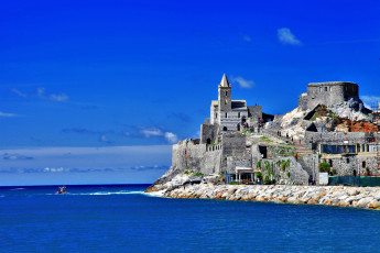Картинка italy+portovenere++san+pietro города -+католические+соборы +костелы +аббатства побережье италия кирха море