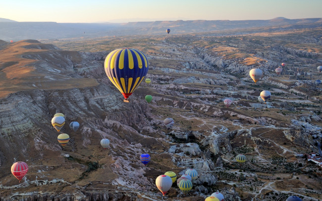 Обои картинки фото авиация, воздушные шары, горы, спорт, шары