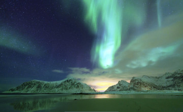 Картинка природа северное+сияние сияние небо ночь горы зима снег море звезды