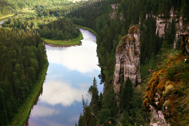 Обои картинки фото природа, реки, озера, россия, усьва, вид, сверху, пермский, край, деревья, скалы, река