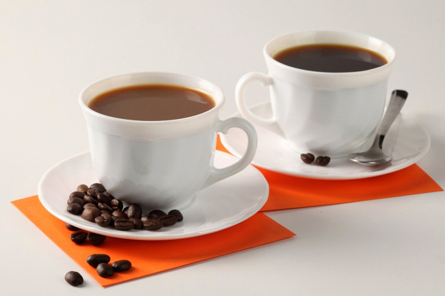 Обои картинки фото еда, кофе,  кофейные зёрна, чашки, зерна