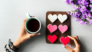 Картинка праздничные день+святого+валентина +сердечки +любовь сердечки пряники кофе