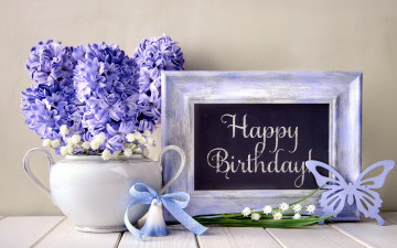 Картинка праздничные день+рождения надпись поздравление бабочки гиацинты