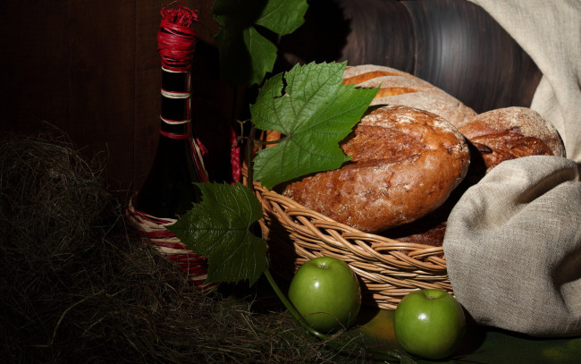 Обои картинки фото еда, натюрморт, хлеб, бутылка, вино, яблоки