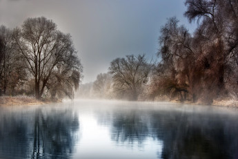 Картинка природа реки озера robert didierjean мороз река отражение туман пейзаж иней деревья зима
