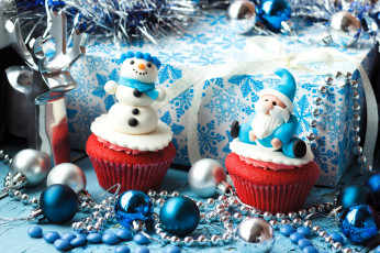 Картинка праздничные угощения подарок коробка шарики кексы снеговики
