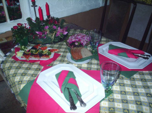 Картинка рождественский стол еда сервировка