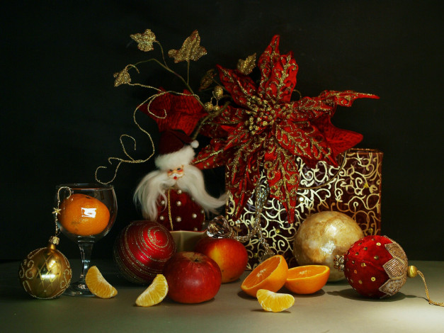 Обои картинки фото праздничные, угощения, шарики, мандарины
