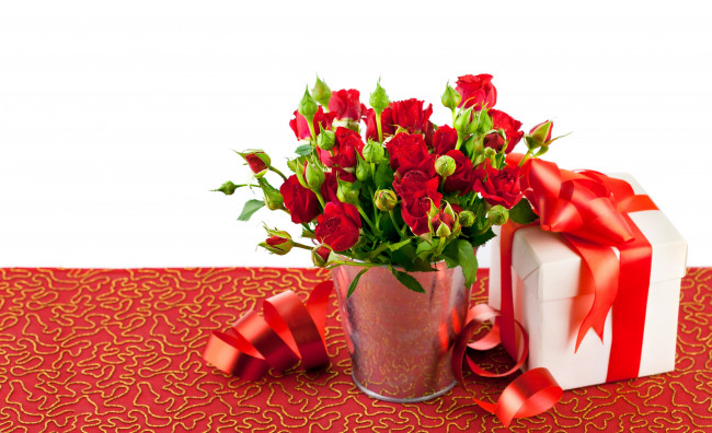 Обои картинки фото цветы, розы, бутоны, подарок, коробка, ведёрко