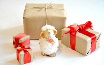 Картинка праздничные подарки+и+коробочки новый год sheep овечка new year happy подарки 2015 украшения