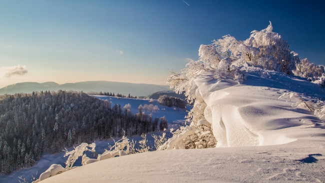 Обои картинки фото природа, зима, снег, деревья, горы, небо