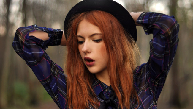 Обои картинки фото девушки, ebba zingmark, рубашка, шляпа, модель, рыжая