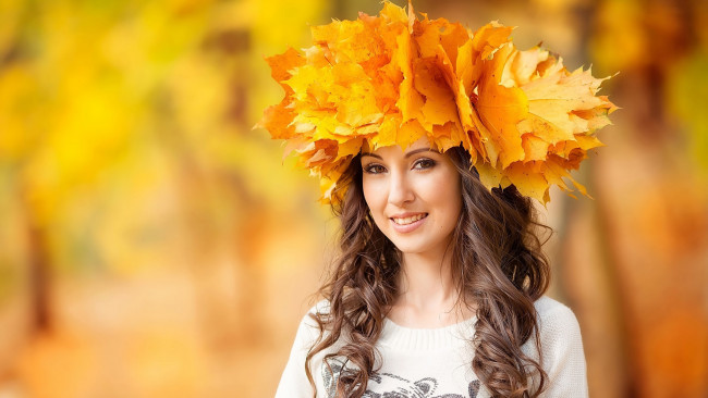 Обои картинки фото девушки, - лица,  портреты, осень, шатенка, венок, листья, кленовые