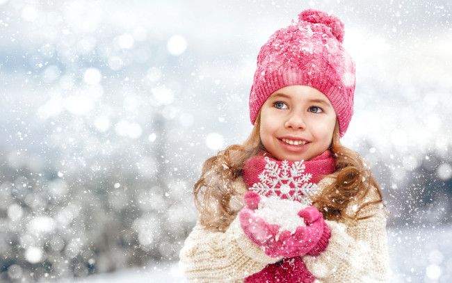 Обои картинки фото разное, дети, девочка, шапка, свитер, снежинка, снег