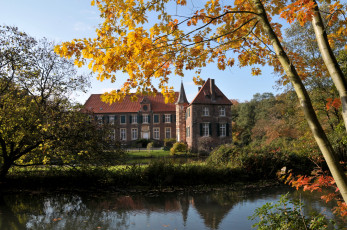 Картинка castle egelburg germany города дворцы замки крепости река замок деревья осень