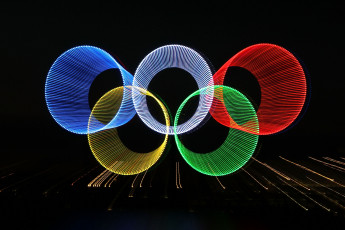 Картинка спорт 3d рисованные олимпиада кольца лучи огни абстракция