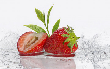 Картинка еда клубника +земляника макро листочки вода ягоды