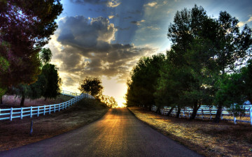 Картинка природа дороги лучи дорога закат небо облака
