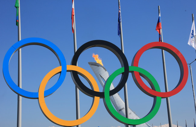 Обои картинки фото спорт, логотипы турниров, кольца, континенты, олимпиада, сочи, огонь