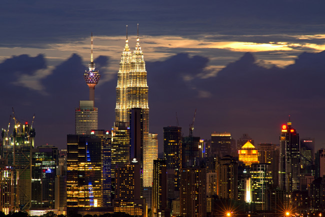 Обои картинки фото kuala lumpur,  malaysia, города, куала-лумпур , малайзия, kuala, lumpur, malaysia, куала-лумпур, ночной, город, здания, небоскрёбы