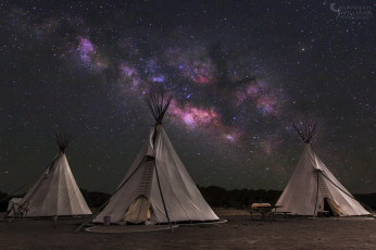 Картинка разное сооружения +постройки типи вигвам небо млечный путь звезды жилище индейцев