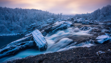 Картинка природа реки озера швеция первый снег sweden речка winter is coming лес