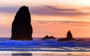 Картинка природа побережье небо камни прибой волны берег море закат скалы