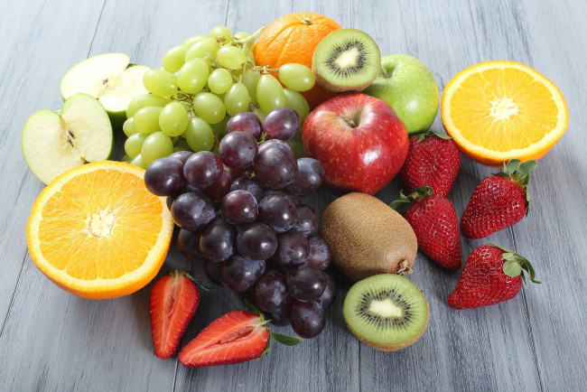 Обои картинки фото еда, фрукты,  ягоды, киви, лимон, апельсин, яблоки, клубника, виноград