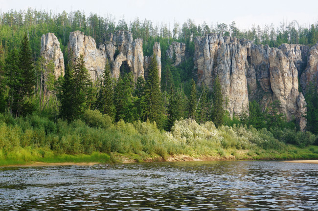 Обои картинки фото lena pillars, природа, реки, озера, горы, скалы, пейзаж, лес, lena, pillars, река