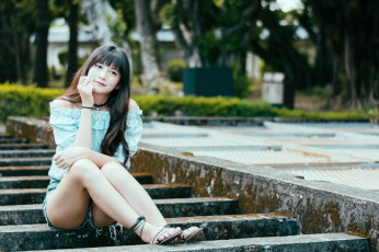 Картинка девушки -unsort+ азиатки парк шорты блузка брюнетка