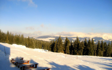 Картинка природа зима скамейки снег лес горы