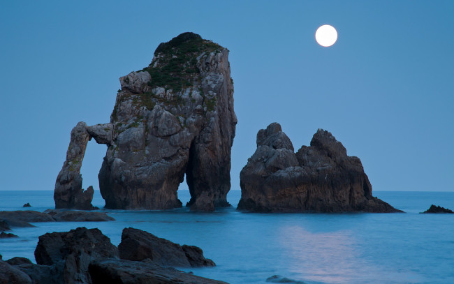 Обои картинки фото природа, побережье, луна, море, скала
