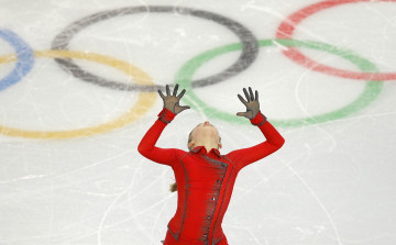 Картинка спорт фигурное+катание костюм спортсменка юлия липницкая лед фигуристка перчатки сочи олимпиада кольца логотип танец