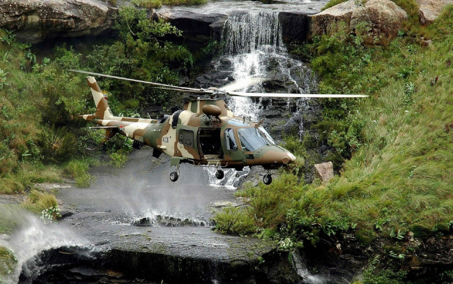 Обои картинки фото agusta a109 luh, авиация, вертолёты, military, helicopter, luh, a109, agusta, водопад, военный, вертолет, aviation
