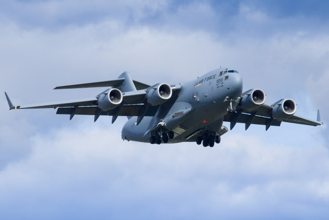 Обои картинки фото boeing c17 globemaster, авиация, военно-транспортные самолёты, войсковой, транспорт