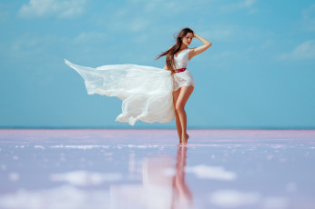 Картинка девушки -+брюнетки +шатенки девушка белое платье брюнетка соленoe oзерo